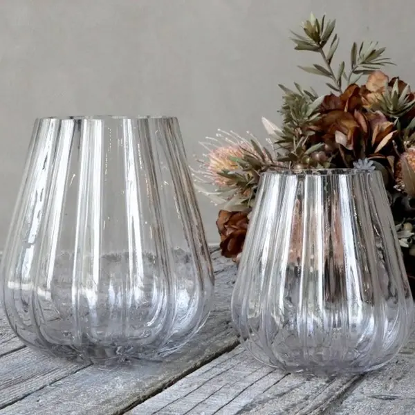 Vase en verre transparent
